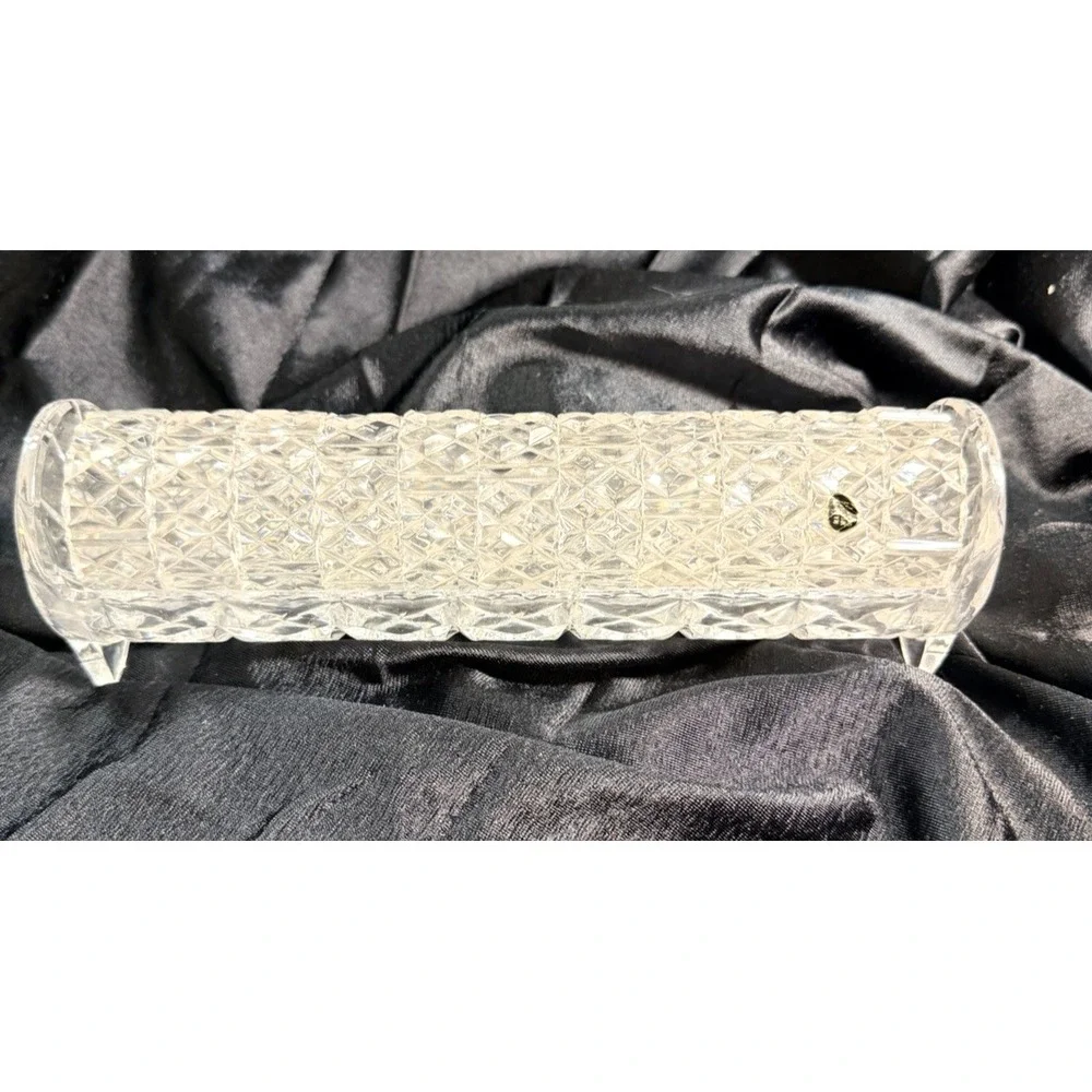 STUNNING GLASS NAPKIN HOLDER WITH 11 GLASS NAPKIN RINGS 8.5